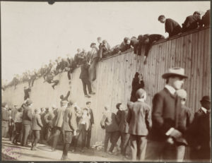 1903-world-series-fans-scale-wall