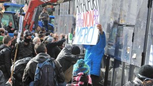 2014-02-22_Nantes_manifZAD_figaro-ayraultportnonmerci