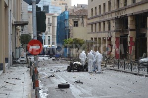 1397171151-police-forensics-teams-scour-site-of-carbomb-in-central-athens_4437157