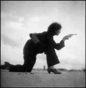 gerda-taro-militiawomen-training-on-the-beach-outside-barcelona-august-1936