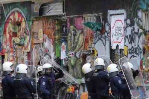 20140728_Räumung_der_Pizzeria_Anarchia_Wien-400x266