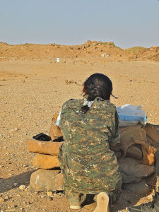 Yazidi_woman_gun_b_3024059c