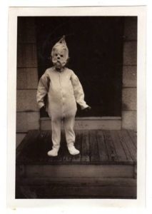 Strange-Black-And-White-Photos-From-Past-Halloween4