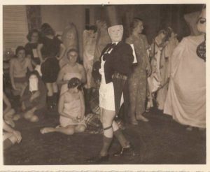 weird-Vintage-photos-very-strange-party