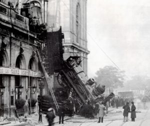 train_wreck_at_montparnasse_1895_2