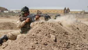 Iraqi soldiers train with members of the U.S. Army 3rd Brigade Combat Team, 82nd Airborne Division, at Camp Taji, Iraq, in this U.S. Army photo released June 2, 2015. The United States is expected to announce on Wednesday plans for a new military base in Iraq's Anbar province and the deployment of around 400 additional U.S. trainers to help Iraqi forces in the fight against Islamic State, a U.S. official said.   REUTERS/U.S. Army/Sgt. Cody Quinn/Handout   THIS IMAGE HAS BEEN SUPPLIED BY A THIRD PARTY. IT IS DISTRIBUTED, EXACTLY AS RECEIVED BY REUTERS, AS A SERVICE TO CLIENTS. FOR EDITORIAL USE ONLY. NOT FOR SALE FOR MARKETING OR ADVERTISING CAMPAIGNS - RTX1FXPO