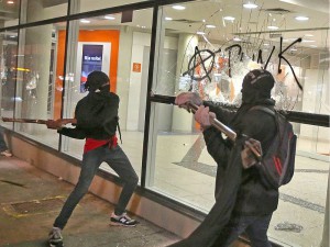 Black Bloc  Caetano Veloso vandalismo depredação saques selvageria protestos manifestações arruaceiros (6)