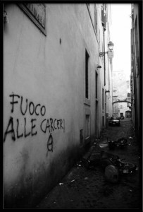 fuoco-alle-carceri-r-203x300