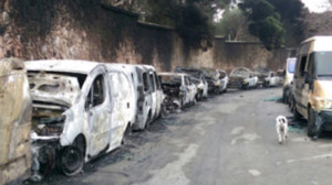 coches-aparecen-quemados-junto-parc-guell-1453829445854-544x305